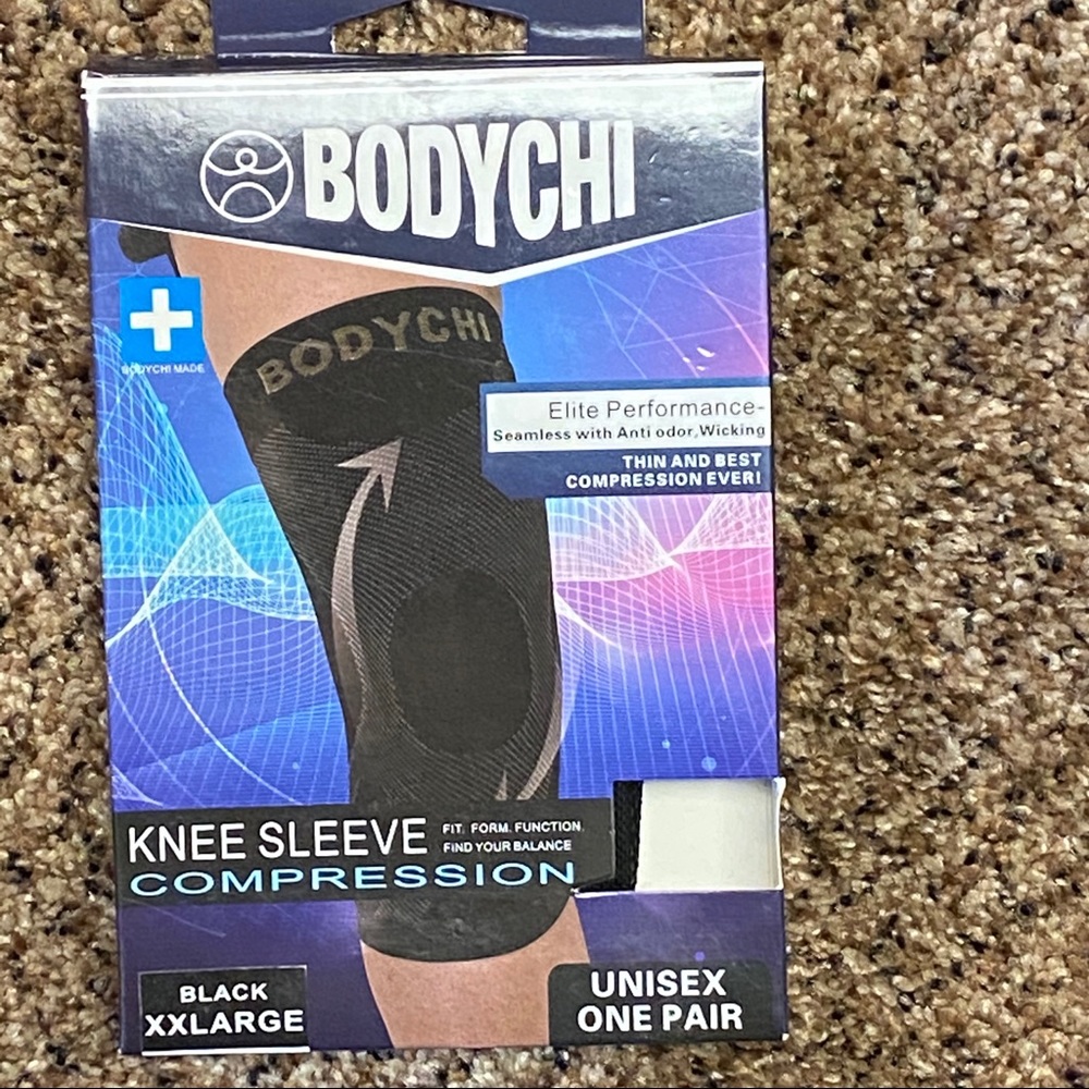 New in box BODYCHI pair of performance knee compression sleeves moisture wicking